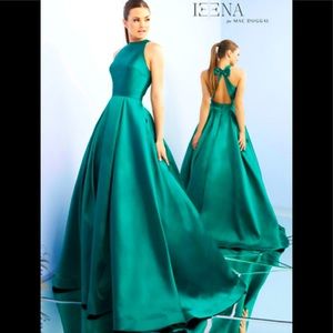 A dress that makes everyone around you say “Wow”😍